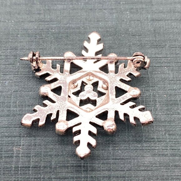 Vintage Rhinestone Snowflake Brooch Silver Tone With Green and Blue Rhinestones - Picture 5 of 10